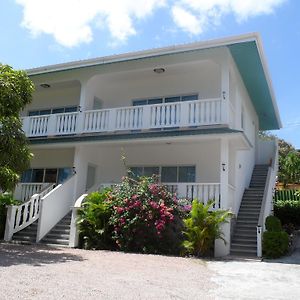 Divers Lodge Guest House Маэ Exterior photo